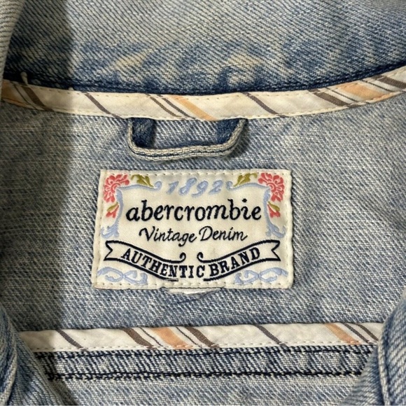 Abercrombie Vintage Denim Jacket Womens Small- Definitely fits like an XS! - Picture 6 of 8